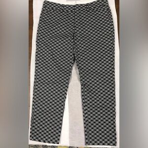 a.n.a Women’s Geometric Black & White Crop Pants, Front & Back Pockets, Sz 6